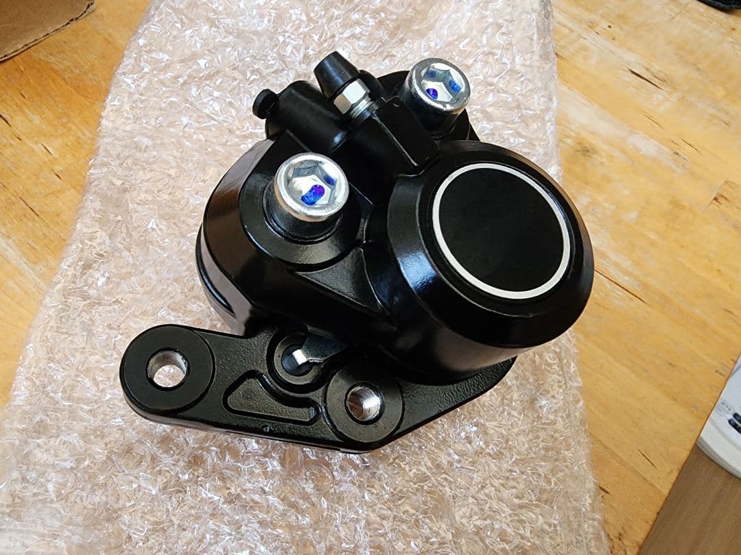 Z1 Z2 750 RS 900 　ブレーキ キャリパー 右 リプロ品　未使用