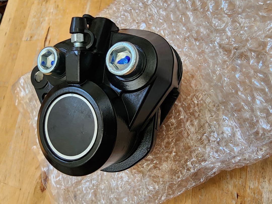 Z1 Z2 750 RS 900 　ブレーキ キャリパー 右 リプロ品　未使用