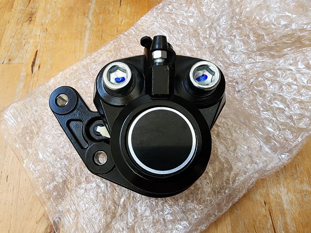 Z1 Z2 750 RS 900 　ブレーキ キャリパー 右 リプロ品　未使用