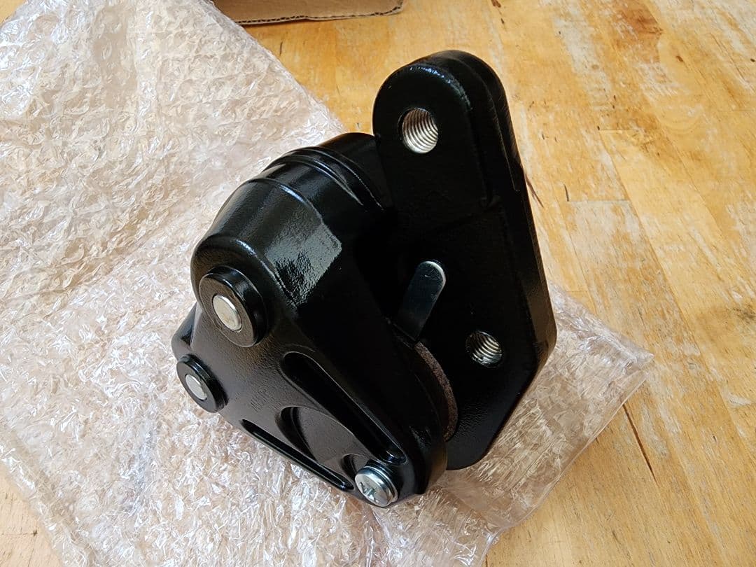 Z1 Z2 750 RS 900 　ブレーキ キャリパー 右 リプロ品　未使用