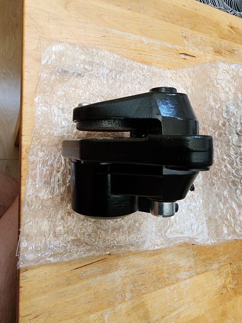 Z1 Z2 750 RS 900 　ブレーキ キャリパー 右 リプロ品　未使用