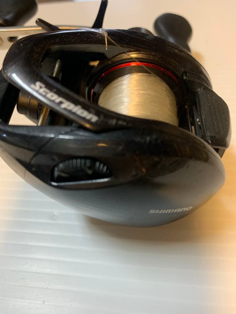 Scorpion ベイトリール 7.2:1 ギア比 ブラック