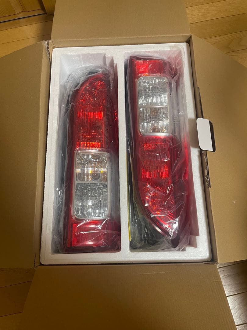 ハイエース　テールランプ　純正