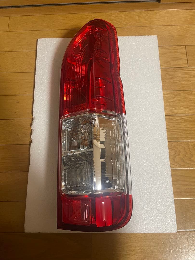 ハイエース　テールランプ　純正
