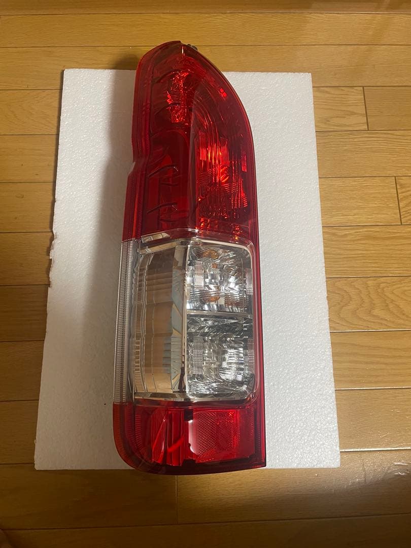 ハイエース　テールランプ　純正