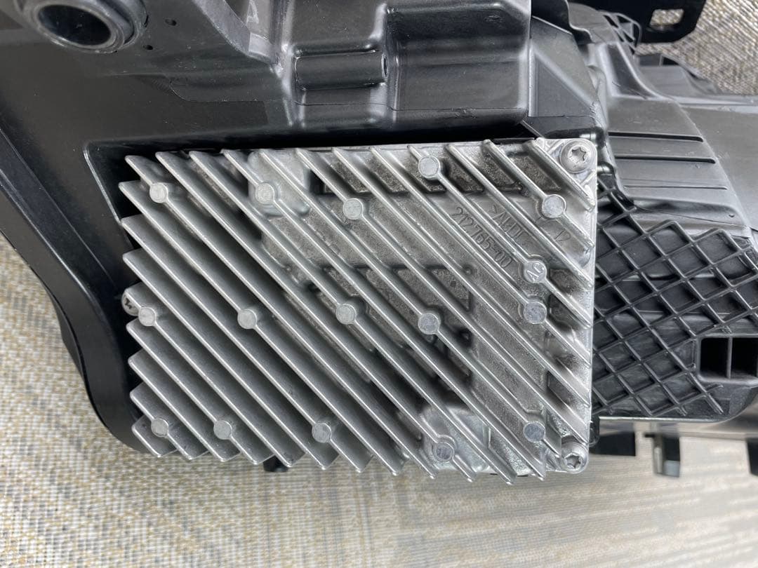 アウディ純正 F2DFBF A6 4A LED 右ライト 4K0941036A