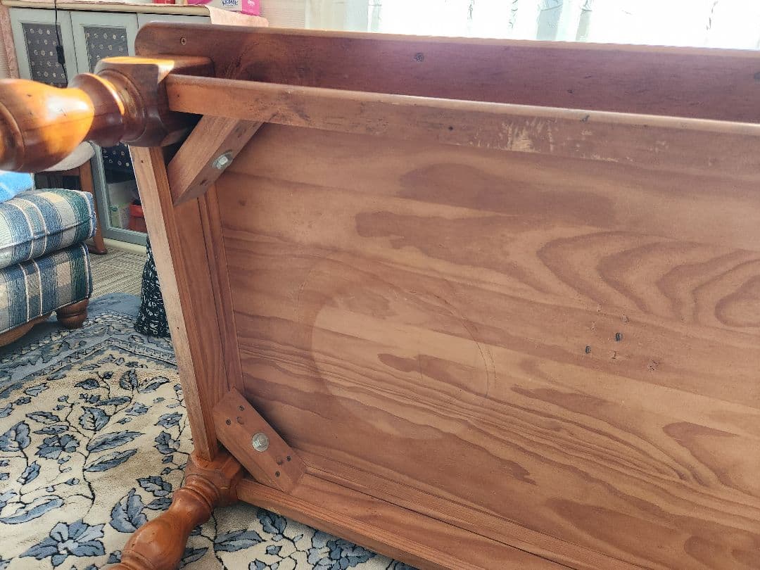 アンティークリビングテーブル