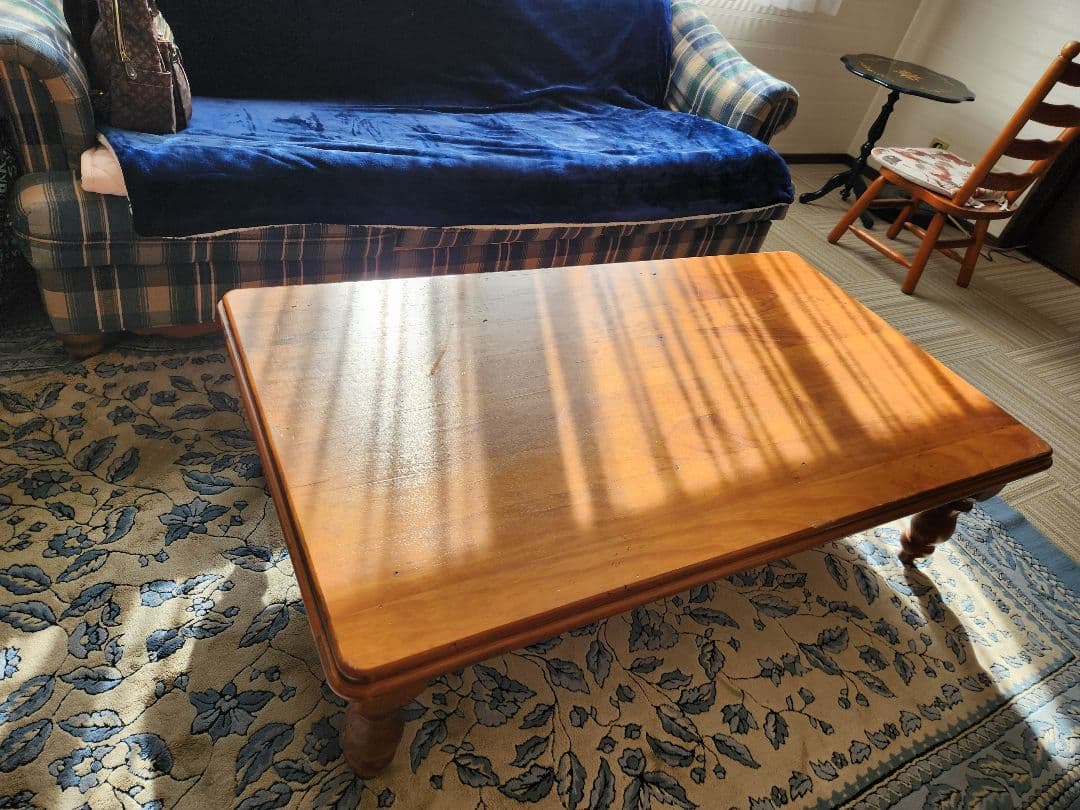 アンティークリビングテーブル