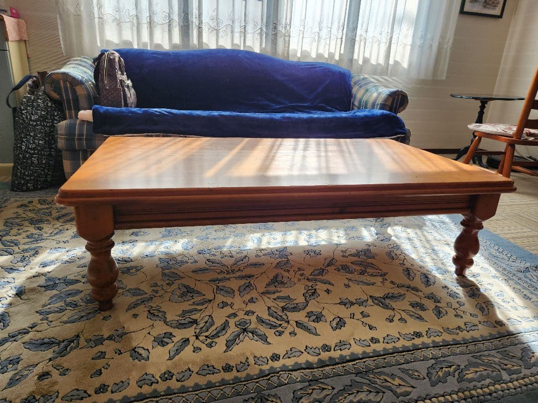 アンティークリビングテーブル