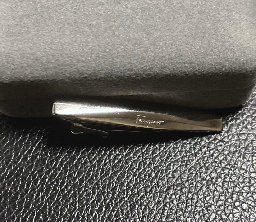 サルヴァトーレフェラガモ タイピン ロゴレタッチ 刻印 シルバー 美品
