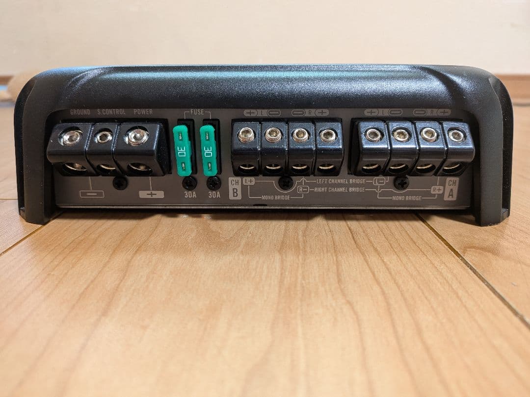 Pioneer carrozzeria アンプ 本体 gm-d8400