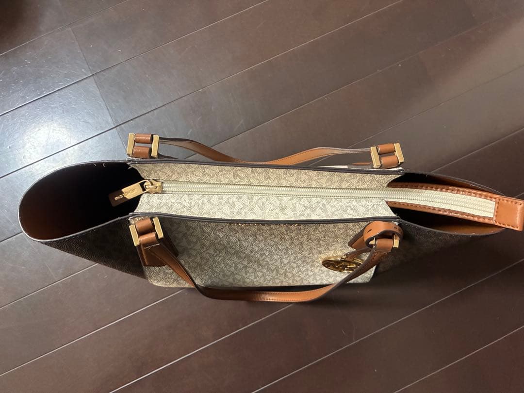 マイケルコースMICHAEL KORS トートバッグ　チャーム付