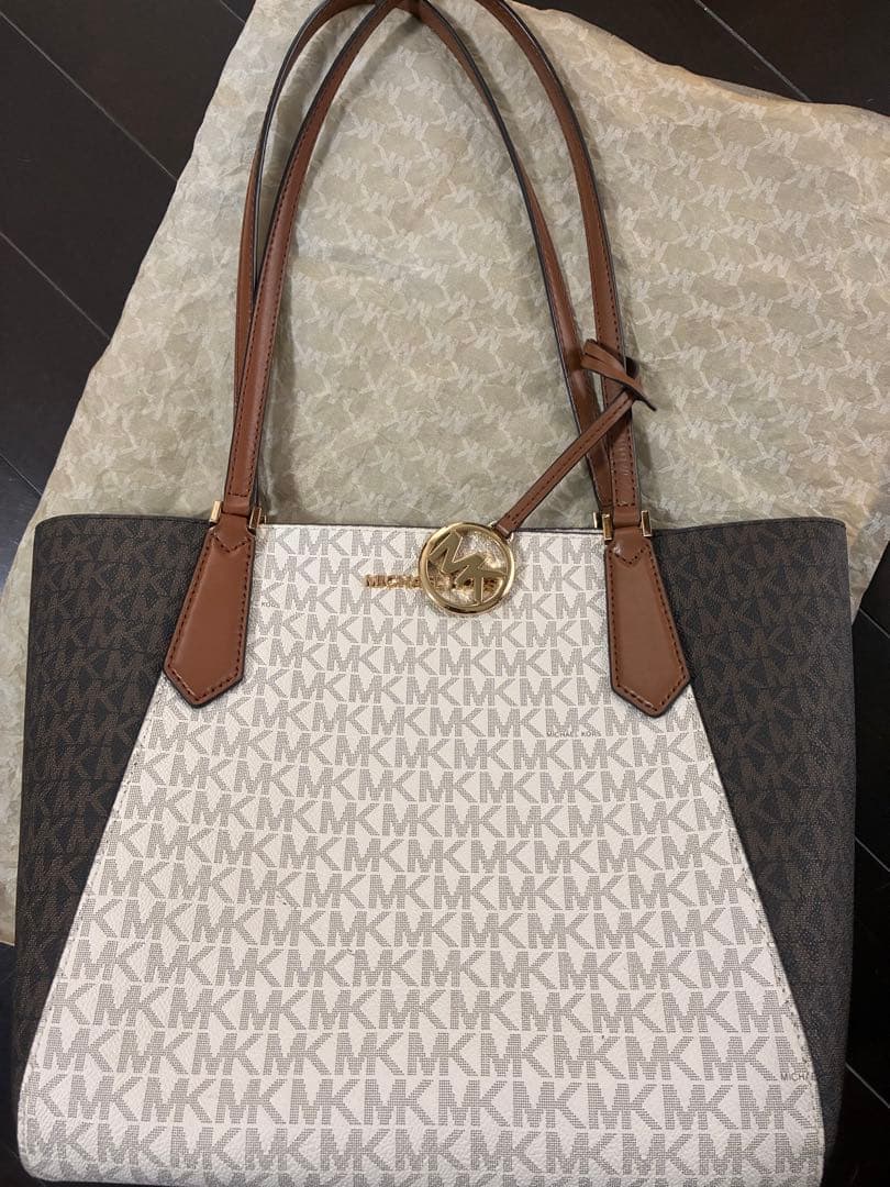 マイケルコースMICHAEL KORS トートバッグ　チャーム付