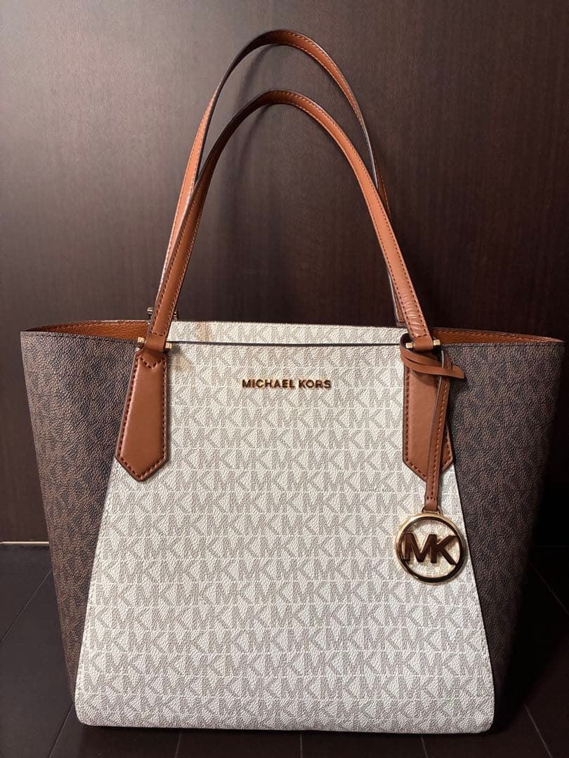 マイケルコースMICHAEL KORS トートバッグ　チャーム付