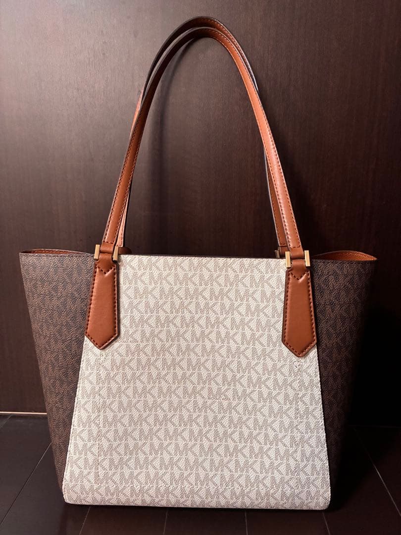 マイケルコースMICHAEL KORS トートバッグ　チャーム付