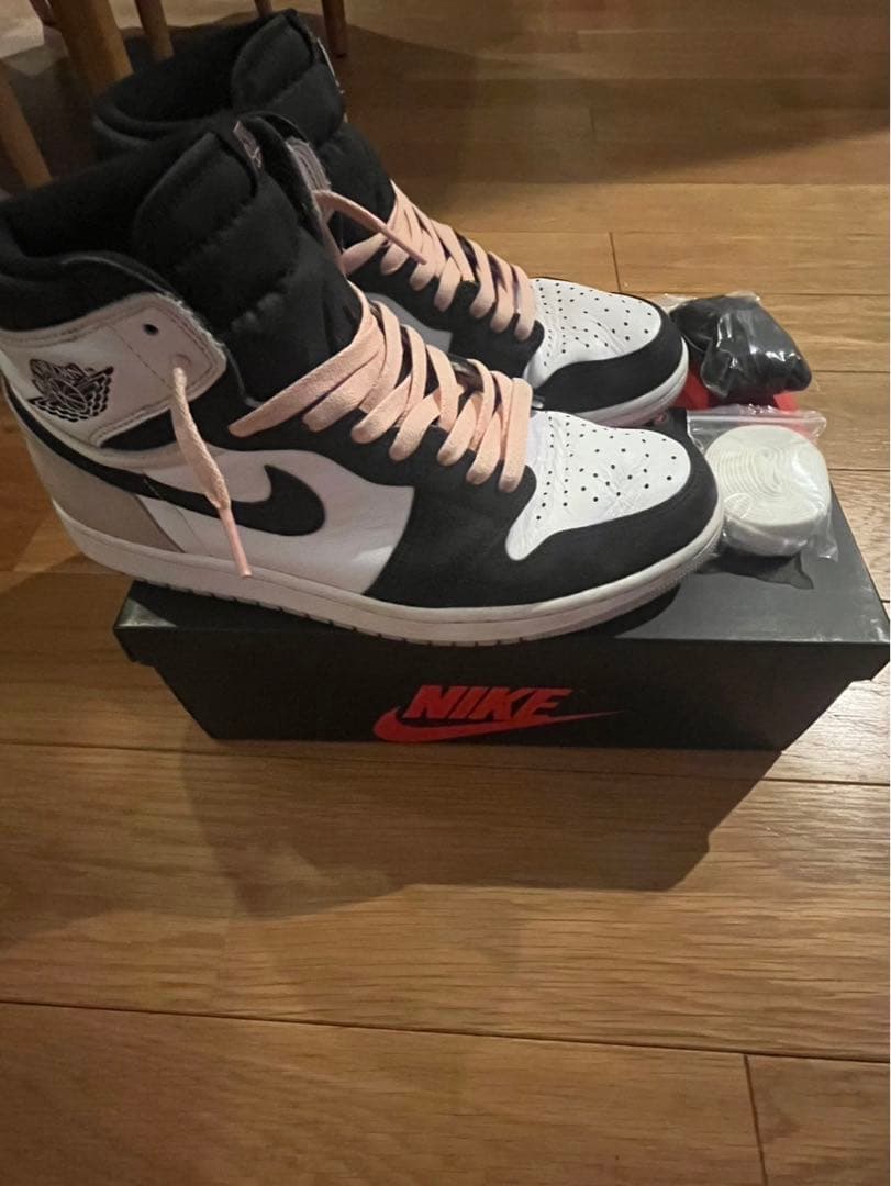 エアジョーダン1 レトロ ハイ og ブリーチドコーラル お値下げ中♫