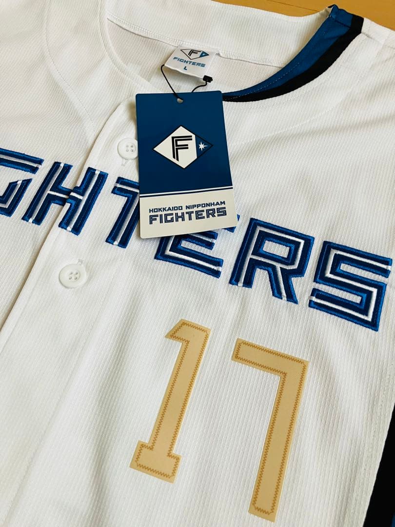 新品タグ付き未着　ファイターズ　伊藤大海　　直筆サイン　ユニフォーム　Ｌサイズ