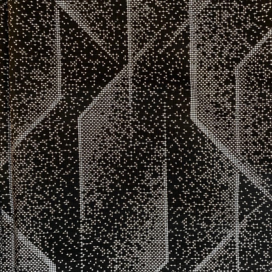 本場大島紬　純泥染　モダンな織柄