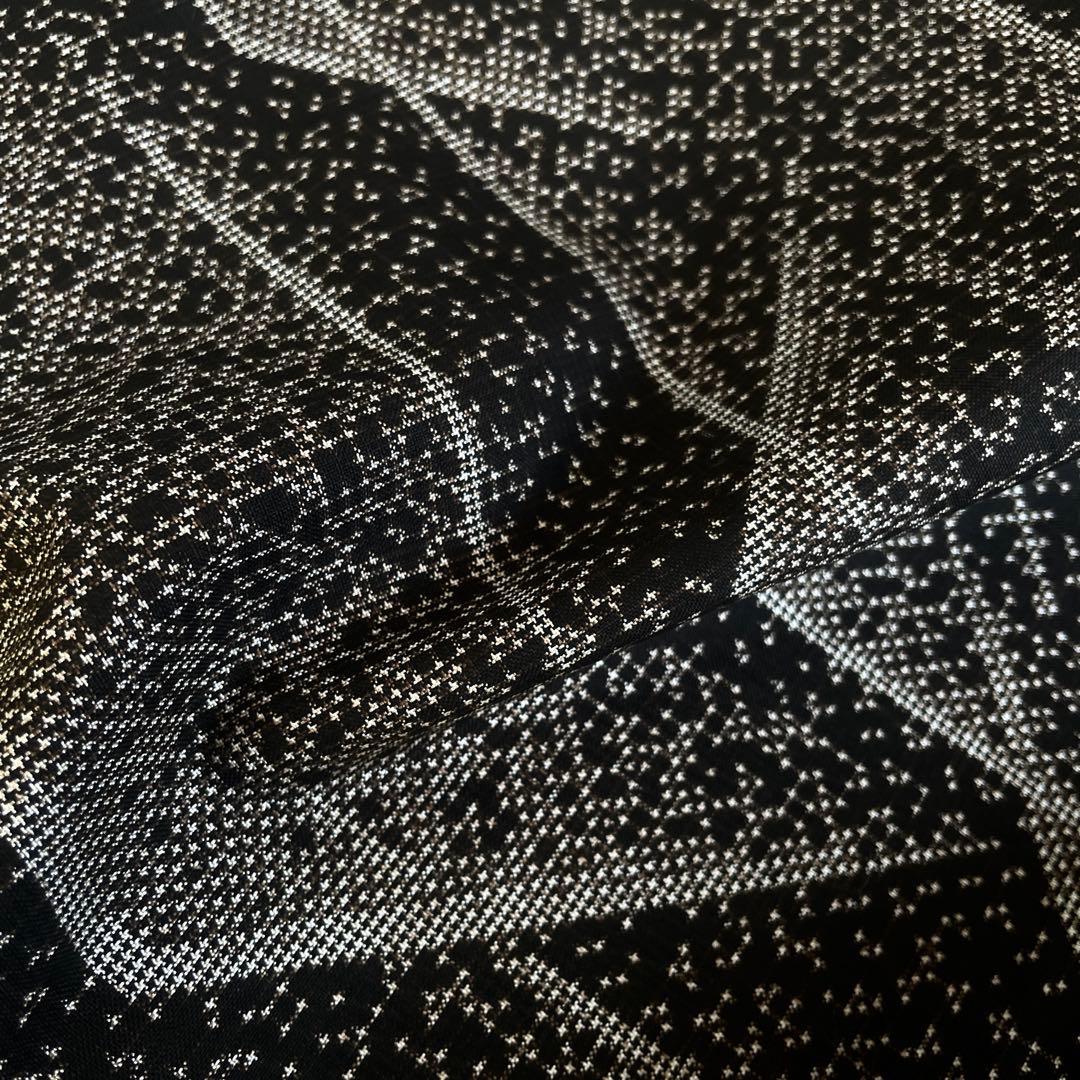 本場大島紬　純泥染　モダンな織柄