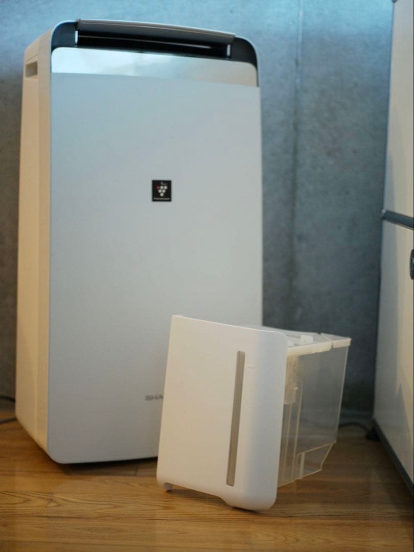 SHARP プラズマクラスター除湿機 CV-J180W 衣類乾燥・消臭機能付き