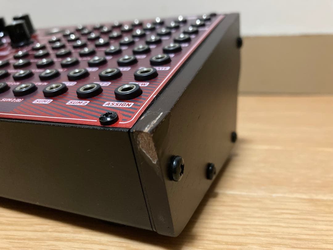 BEHRINGER NEUTRON セミモジュラー アナログシンセ