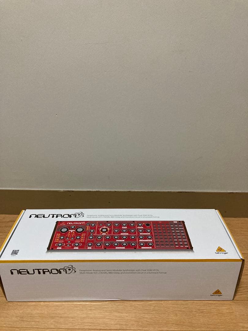 BEHRINGER NEUTRON セミモジュラー アナログシンセ