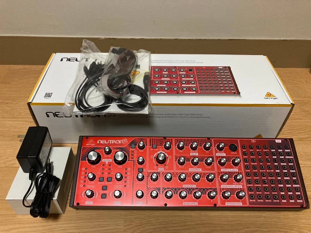 BEHRINGER NEUTRON セミモジュラー アナログシンセ