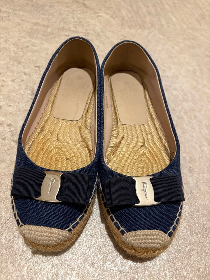 サルヴァトーレフェラガモ リボン エスパドリーユ パンプス 9 25.5サンダル