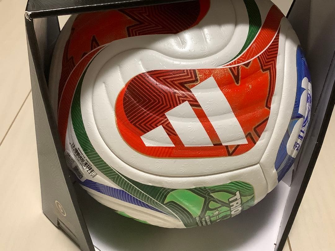 アディダス　ワールドカップ 2026 トリオンダ 5号球　公式球
