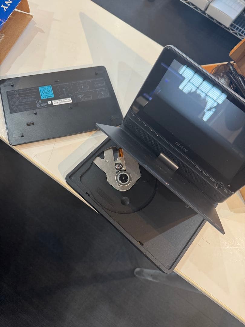 SONY ポータブルDVDプレーヤー DVP-FX810