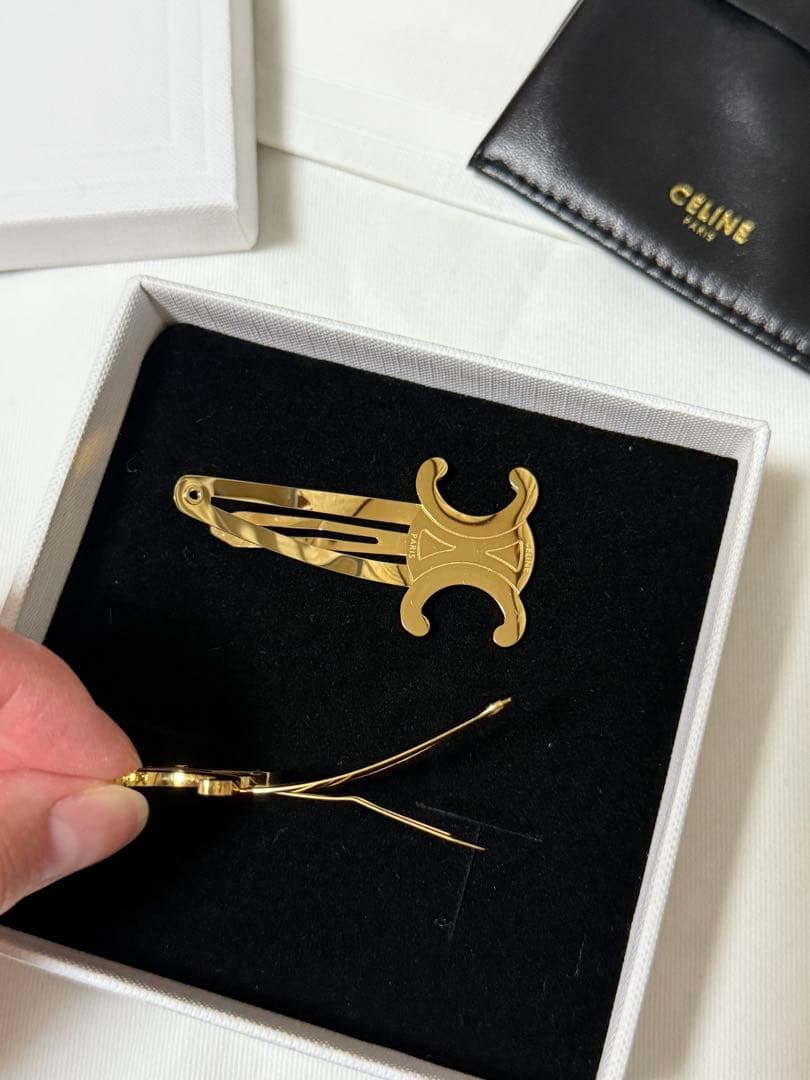 あにー@‼️ CELINE ゴールド ヘアクリップ