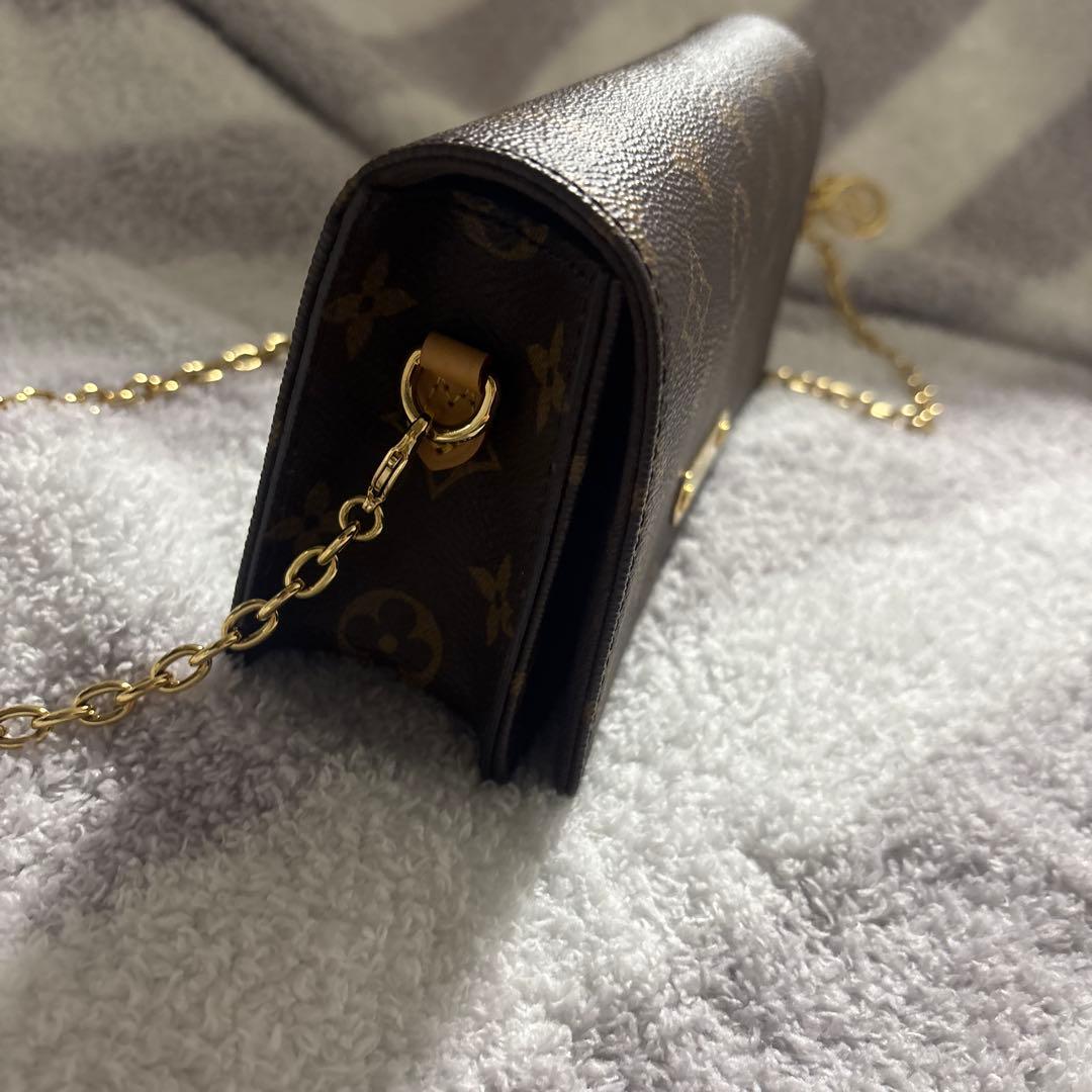 VUITTON チェーンミニバッグ