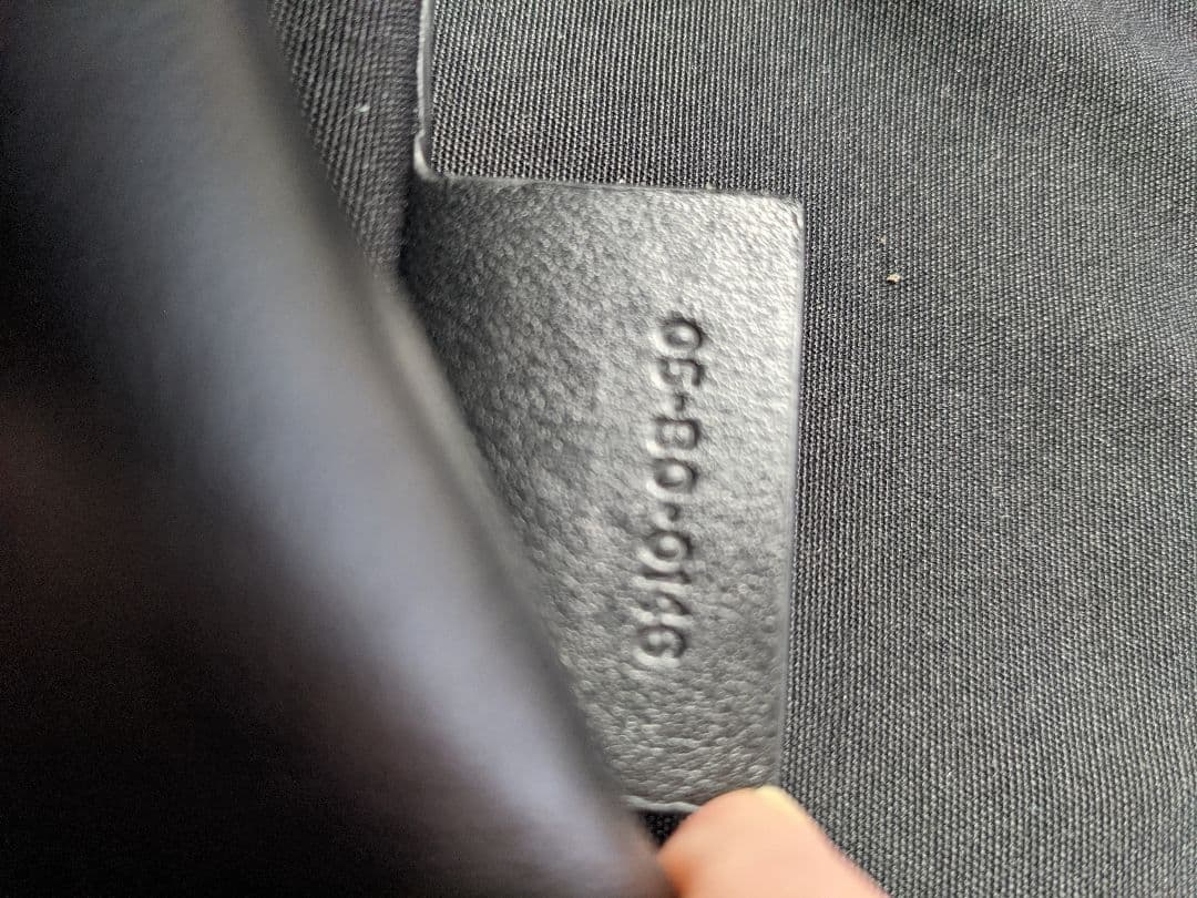 ディオールオムレザーショルダーバッグハラキリ