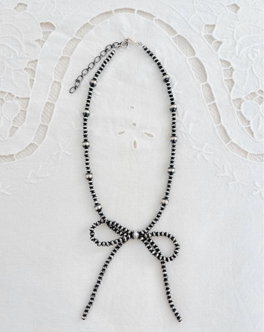 ナバホパールネックレス　りぼん　くすみあり