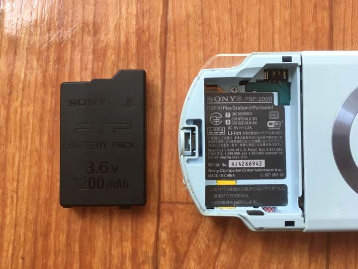 【8/16価格改訂(値上)】PSP-2000 ＋ソフト10本、付属品、おまけ付き