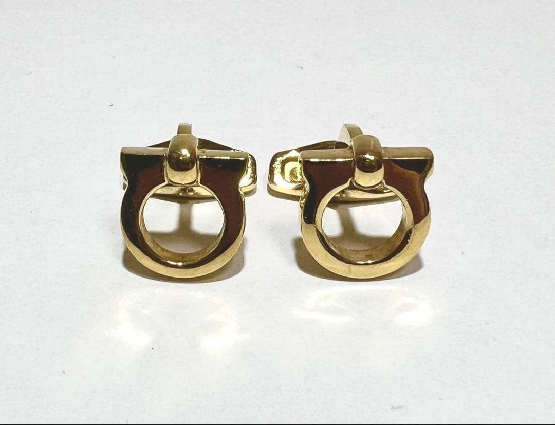 サルヴァトーレフェラガモ カフリンクス ゴールド