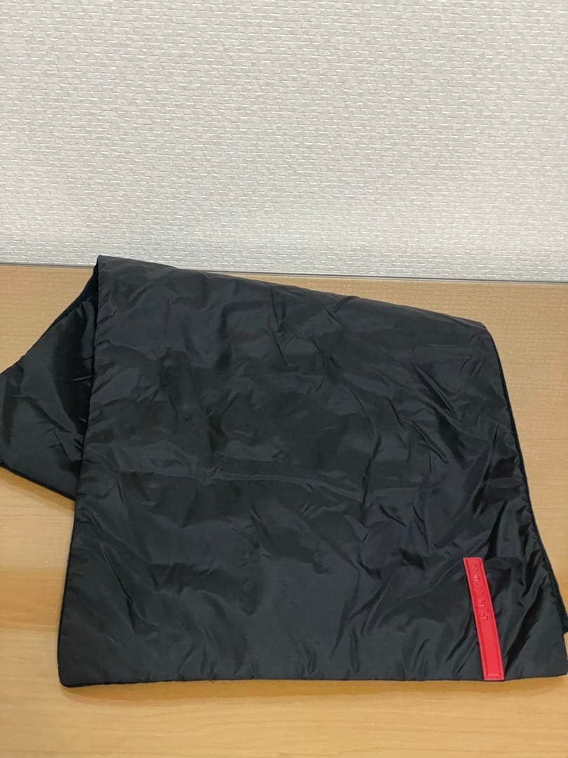 KO1842プラダ スポーツ マフラー ブラックナイロン×フリース 113×28