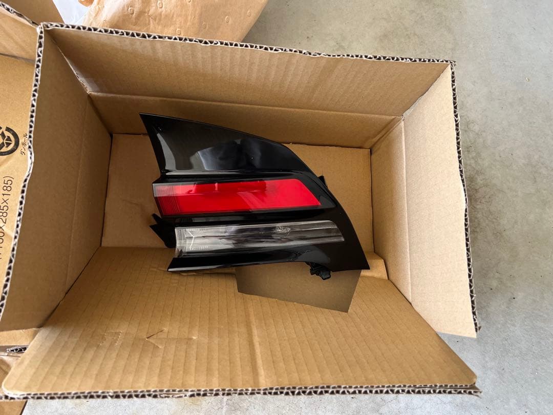 60プリウス　Zグレード　中古テールライト3点セット