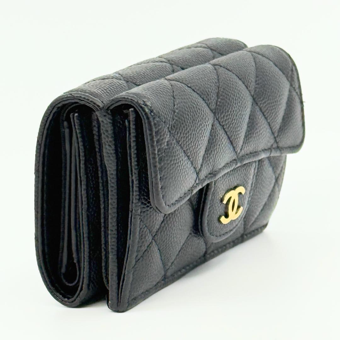 CHANEL 　シャネル　　三つ折り財布　キャビアスキン