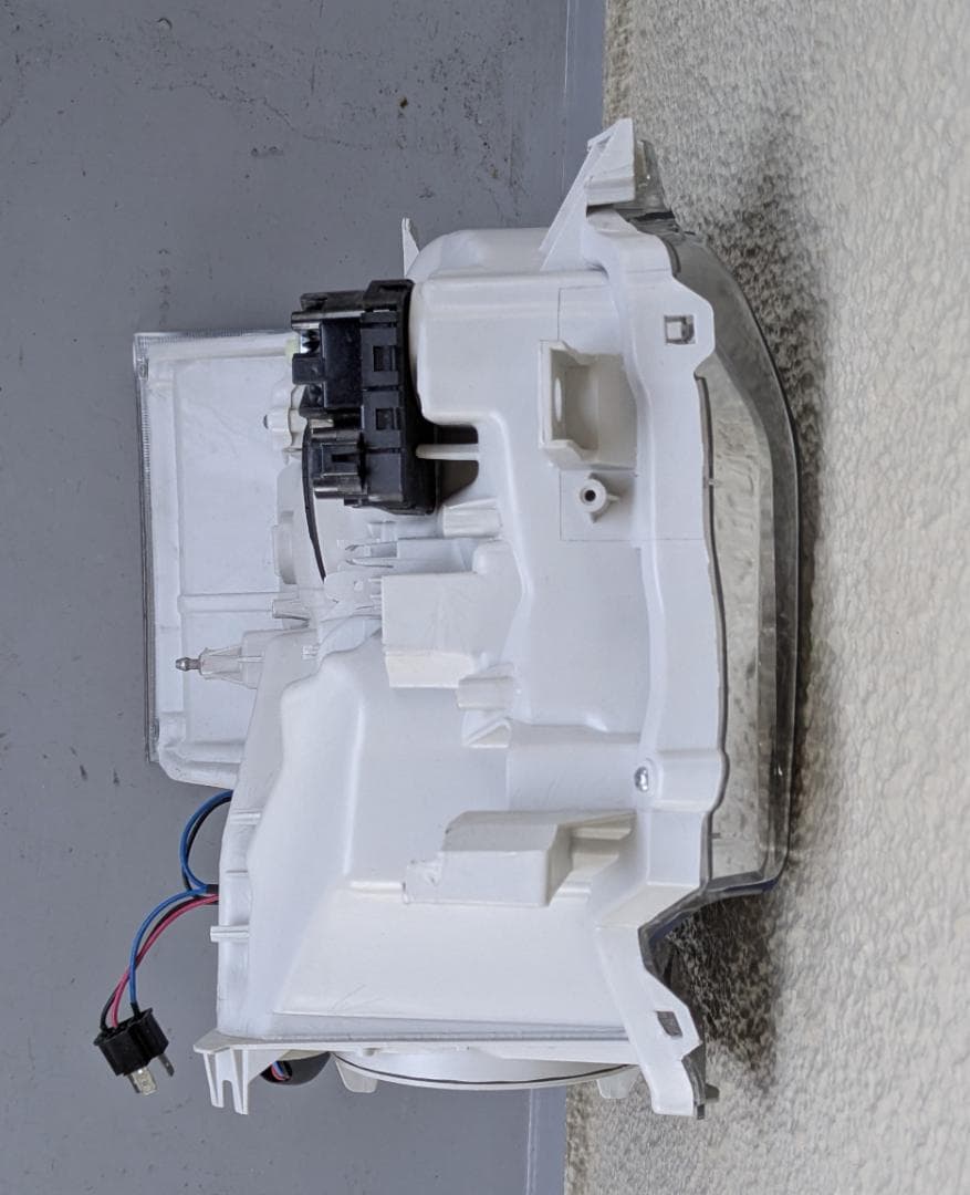 トヨタ　200系４型　ハイエース　ヘッドライト　左右　中古　社外品