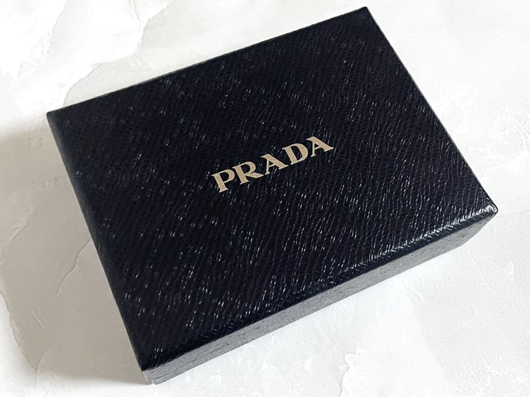 【極美品・完品】PRADA サフィアーノ 6連キーケース ギャランティカード付