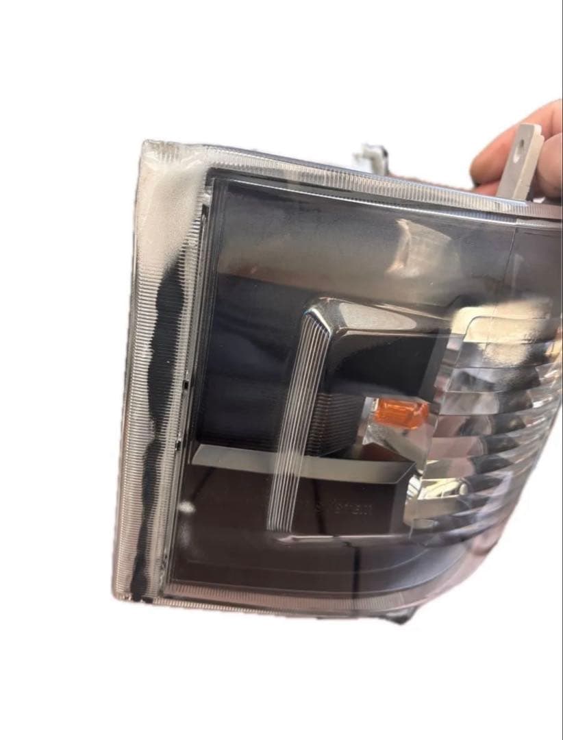 200系ハイエース純正LEDヘッドライト左右　インナーブラック