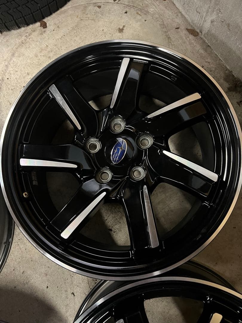 スバル 17インチ ブラックホイール 5スポーク　レヴォーグ
