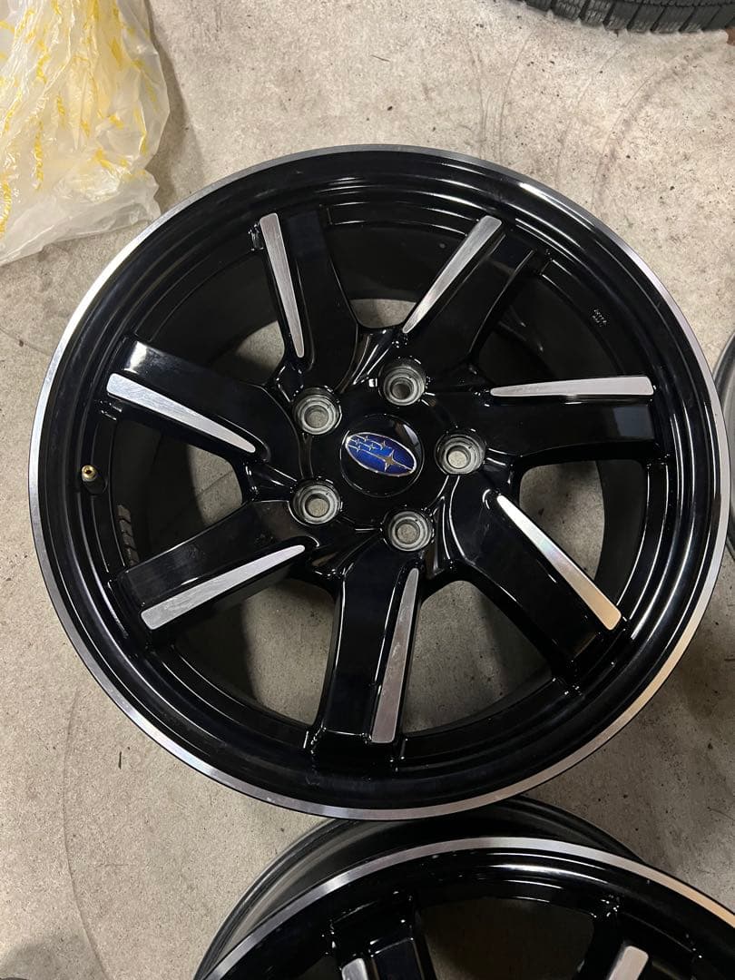 スバル 17インチ ブラックホイール 5スポーク　レヴォーグ