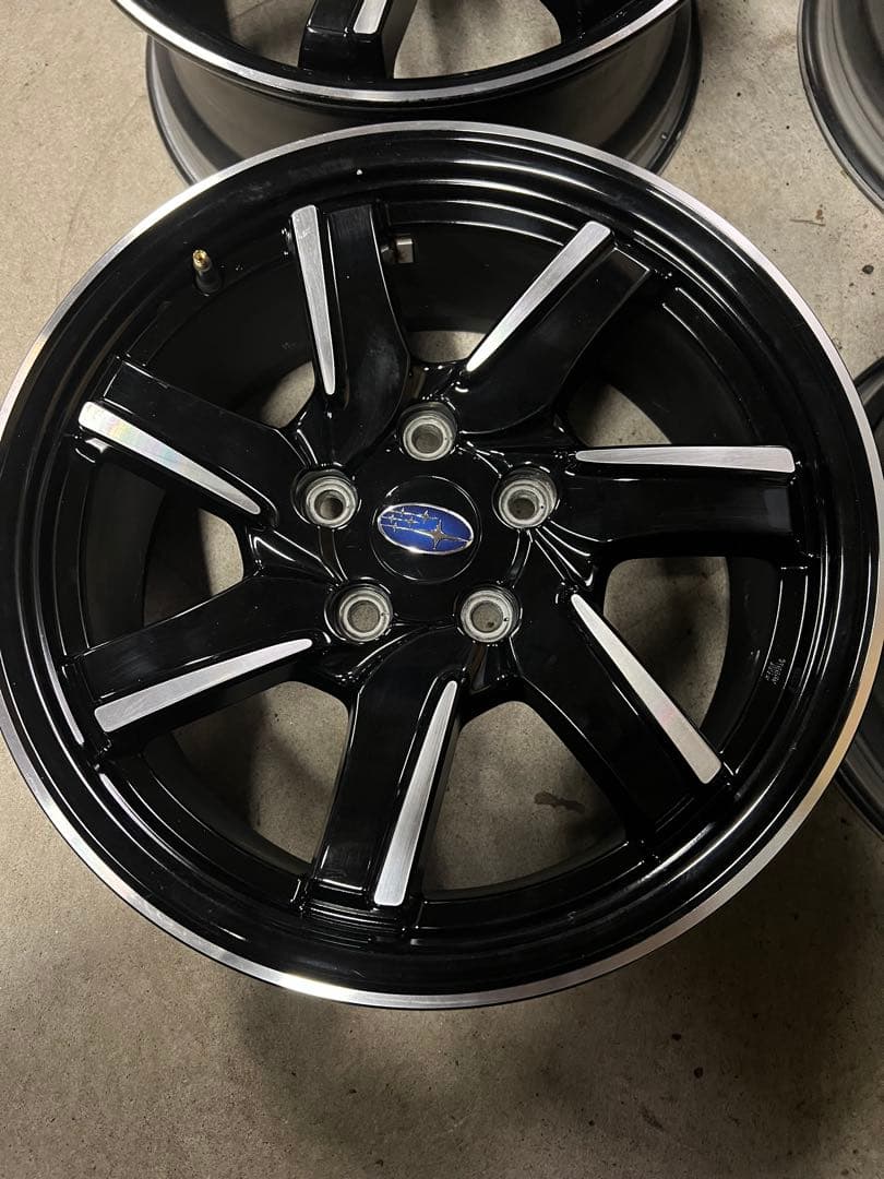 スバル 17インチ ブラックホイール 5スポーク　レヴォーグ