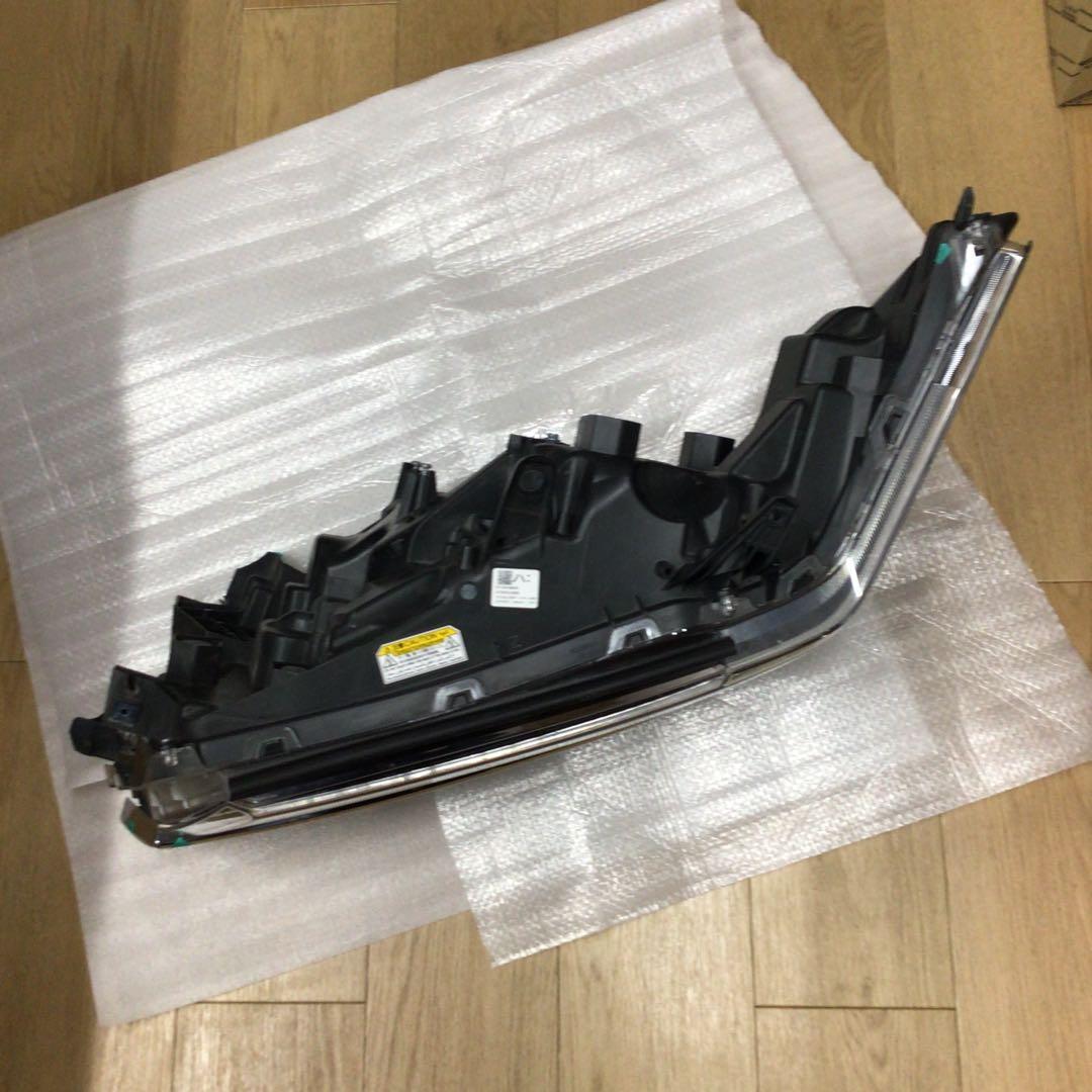 アルファード(AYH30)・左3眼ヘッドランプユニット（ジャンク品）