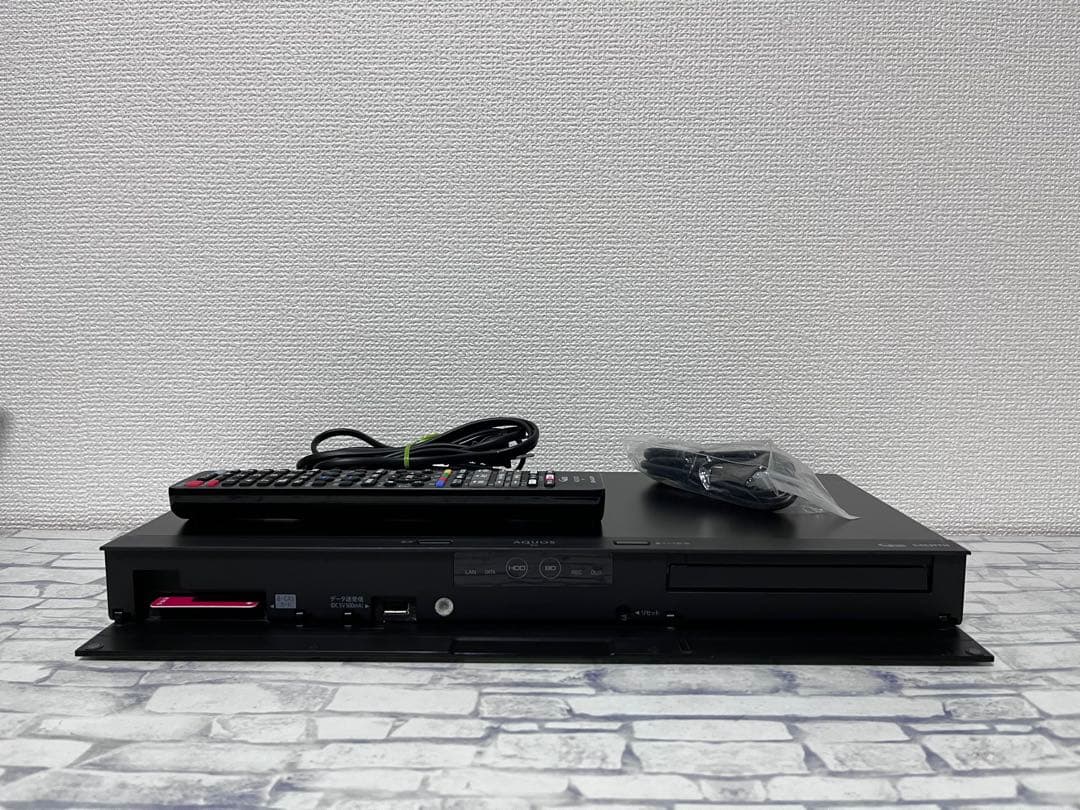 リモコン付　2番組録音　シャープ　ブルーレイレコーダー　2B-C05BW1