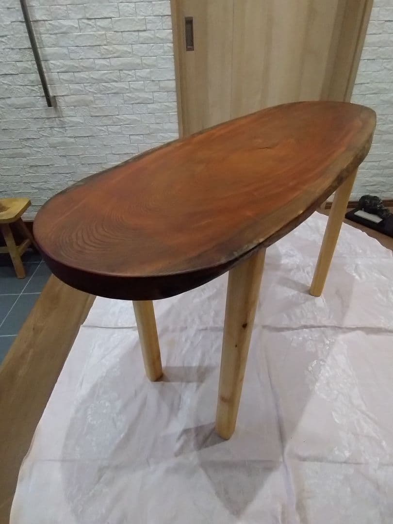 欅一枚板のテーブル㉕　おさら❕ 長寿のケヤキの杢目が綺麗に出ております。