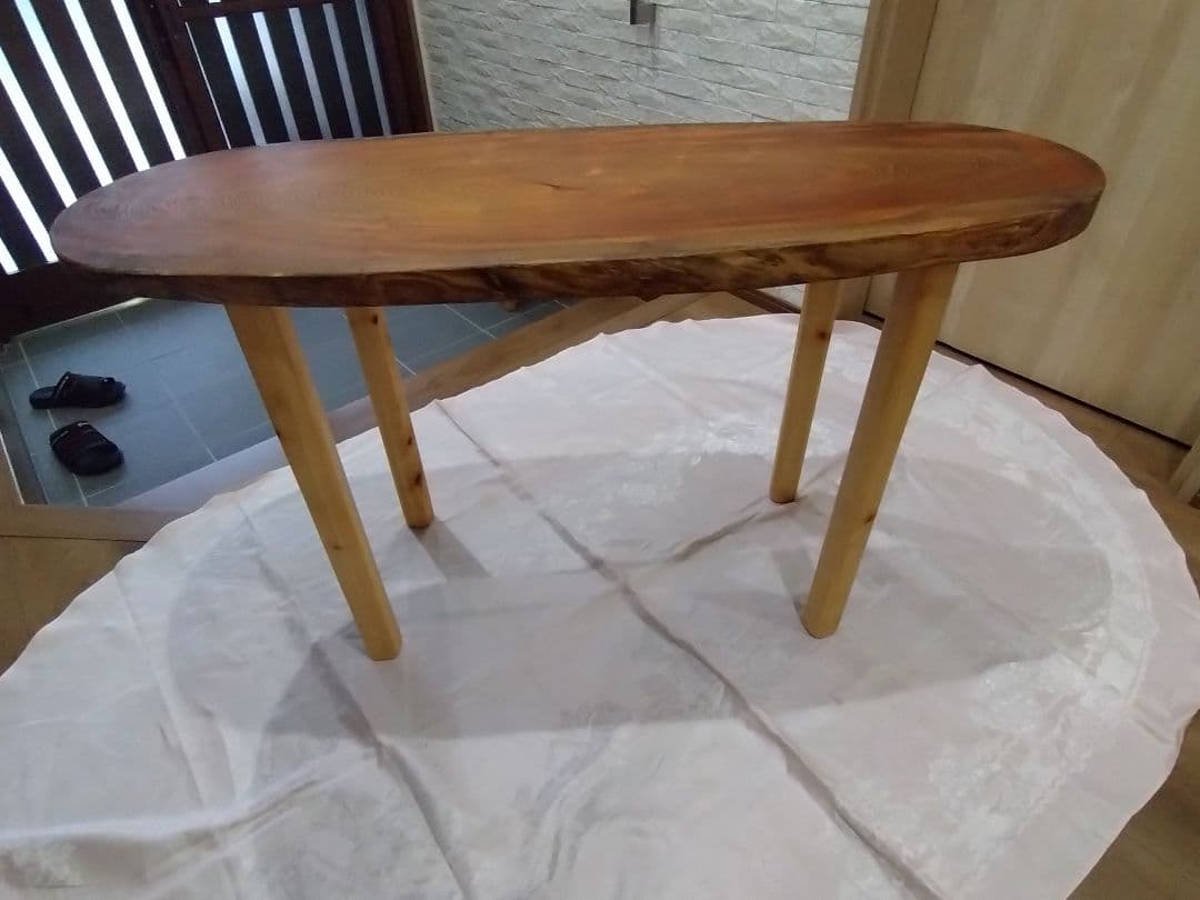 欅一枚板のテーブル㉕　おさら❕ 長寿のケヤキの杢目が綺麗に出ております。