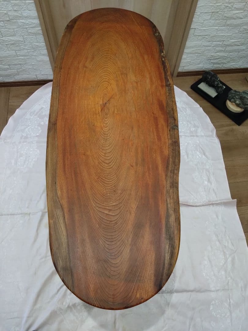 欅一枚板のテーブル㉕　おさら❕ 長寿のケヤキの杢目が綺麗に出ております。